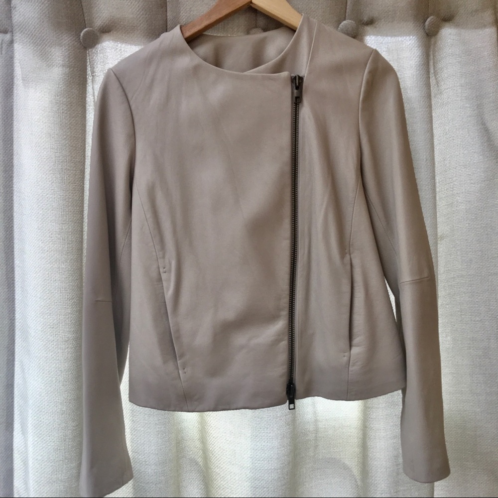 🦚Vince Cream Leather Jacket Size M